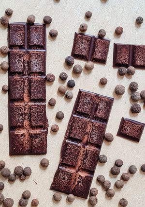 Una foto de Chocolatín saludable con pimienta de Jamaica 🇯🇲 allspice chocolate 🍫