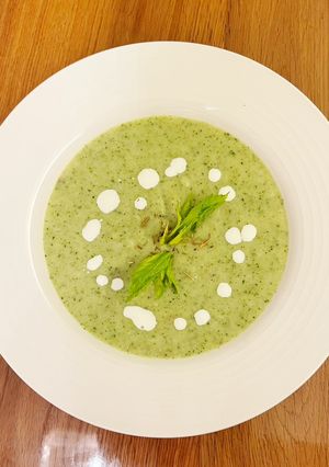 西蘭花薯仔洋蔥忌廉湯 的食譜成品照片