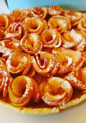 Une photo de Tarte aux pommes en forme de roses 🌹🍎
