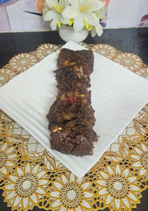 A picture of Plum cake.