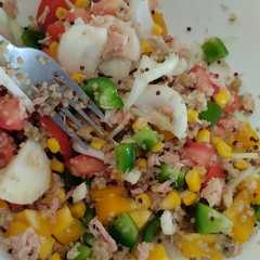 Una foto de Ensalada de quinoa rápida y rica