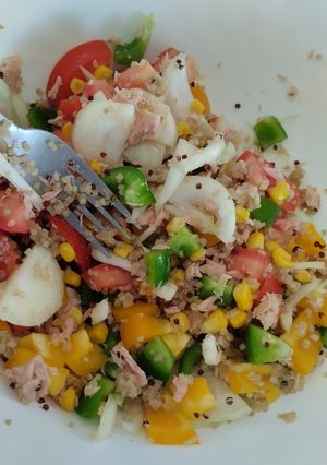 Una foto de Ensalada de quinoa rápida y rica