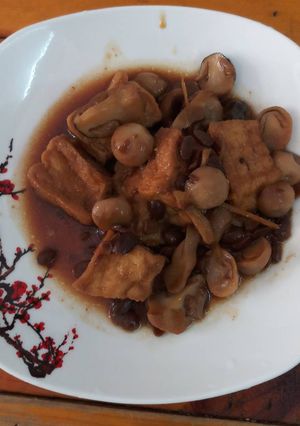 Hình của món Đậu phụ kho nấm.