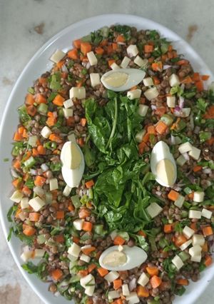 Foto de Salada de lentilha com rúcula e legumes