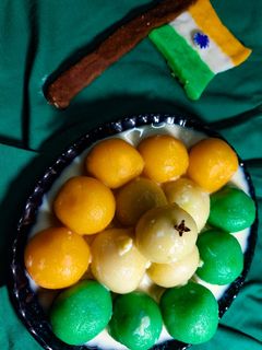 ট্রাই কালার মালাই পিঠে(tricolour malai pithe recipe in Bengali) রেসিপির প্রধান ছবি