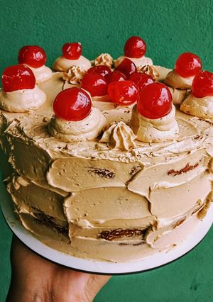 Una foto de Torta moka con cerezas al marasquino 🍒