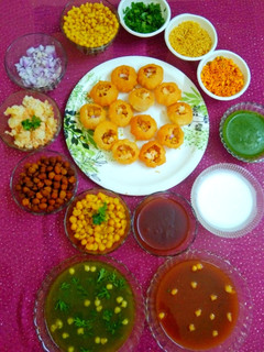 पानी पूरी -गोलगप्पे (Pani puri - golgappe recipe in hindi) रेसिपी मुख्य फोटो
