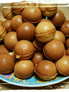A picture of Baby Castella Using a Takoyaki Maker.