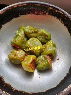 स्टफ सिमला मिरची भाजी (Stuffed Shimla Mirchi Bhaji Recipe In Marathi) रेसिपी चे मुख्य फोटो