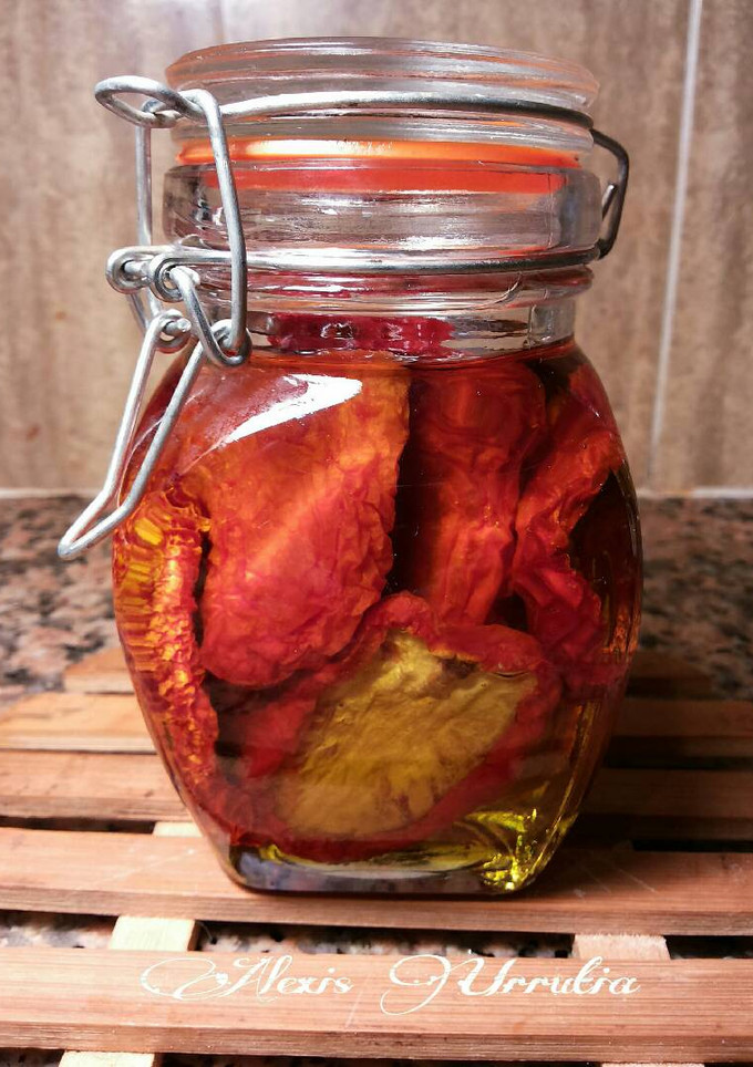 Una foto de Tomates secos en aceite de oliva virgen extra