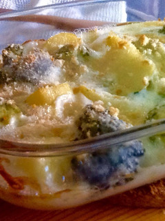 Una foto de Brócoli gratinado con patata y bechamel de queso