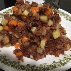 A picture of Corned Beef with Veggies.