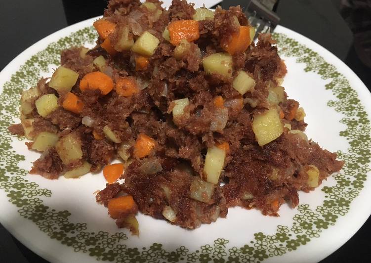 Steps to Make Favorite Corned Beef with Veggies