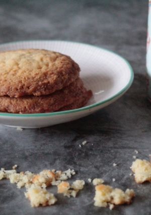 A picture of Eggless coconut cookies.