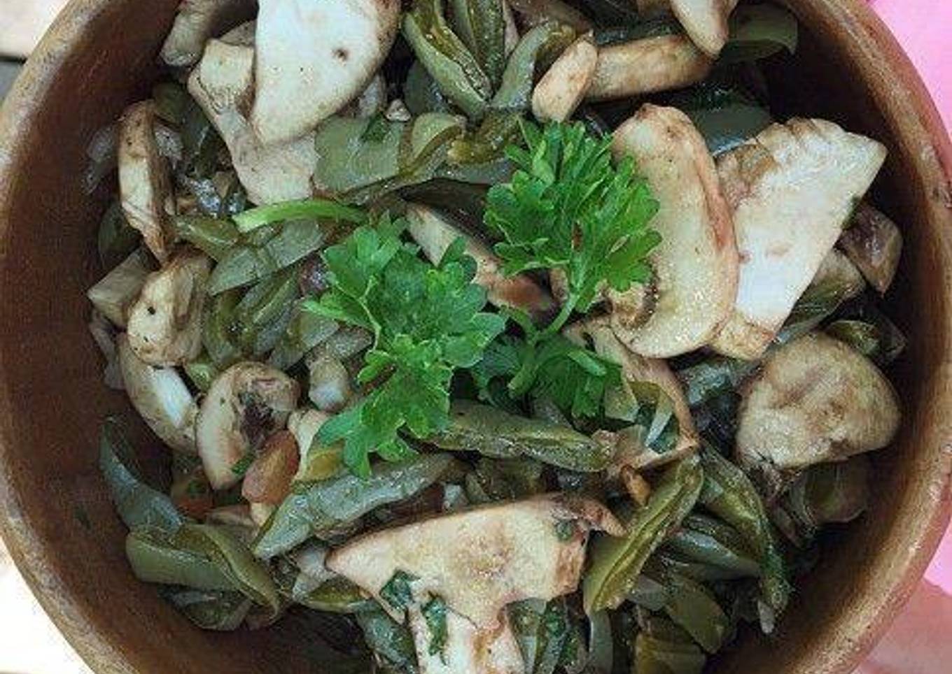 Champiñones, nopal y cilantro pal taco del crudo