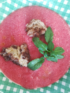 Una foto de Sopa fría de tomate 🍅
