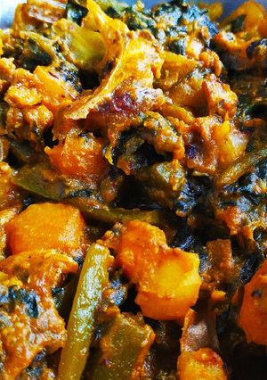 মাছের মাথা দিয়ে পুঁই কুমড়োর ঘণ্ট (maacher maatha diye pui kumror ghanto recipe in Bengali) রেসিপির প্রধান ছবি