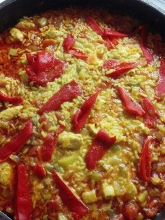 Una foto de Pollo con arroz caldoso