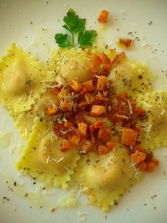 Una foto de Raviolis con jamón y zanahoria