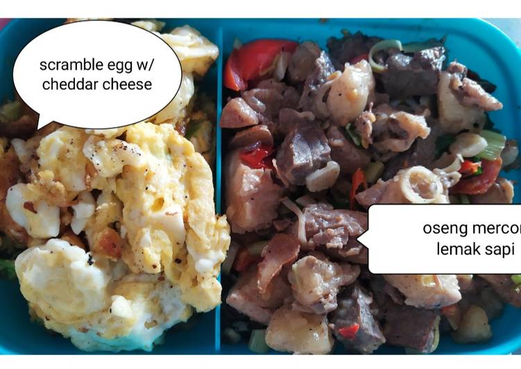 Langkah Mudah untuk Menyiapkan Oseng mercon lemak sapi dan scramble eggs w/ keju cheddar yang Lezat Sekali