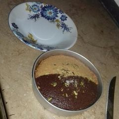 A picture of Dual tone Cake.