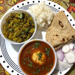 A picture of Anday ka Salan,Cabbage Dum ka Keema, white rice and roti.