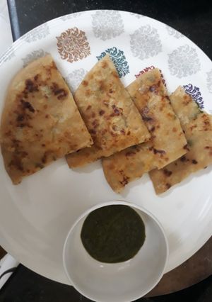 A picture of Aloo cheese paratha.