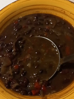 Una foto de Frijoles negros 🥣🍚