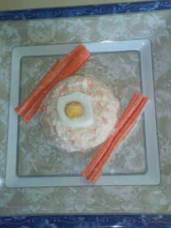 Una foto de Ensalada de huevos y palitos de cangrejo