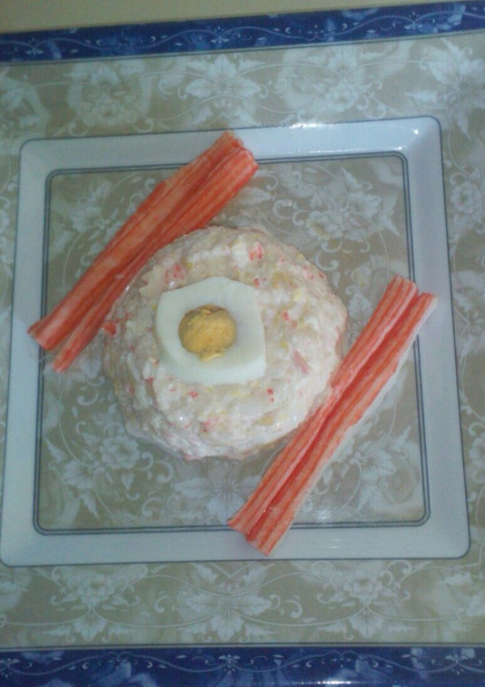 Una foto de Ensalada de huevos y palitos de cangrejo