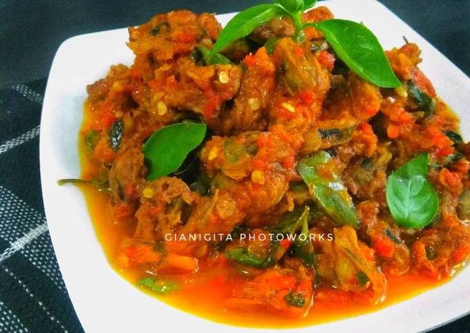 Resep Sambal Kerang Daun Kemangi oleh Giyummy Gita - Cookpad