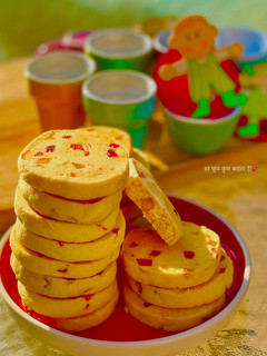 ટુટી ફ્રુટી બિસ્કિટ (Tutti Frutti Biscuit Recipe In Gujarati) રેસીપી મુખ્ય ફોટો