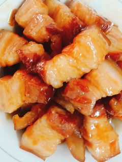 Hình của món Thịt ba chỉ kho tàu.