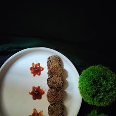 A picture of Beetroot tikki.