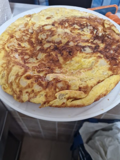 Una foto de Tortilla de patatas con cebolla