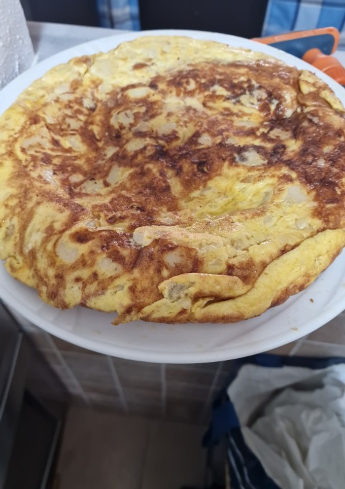 Una foto de Tortilla de patatas con cebolla