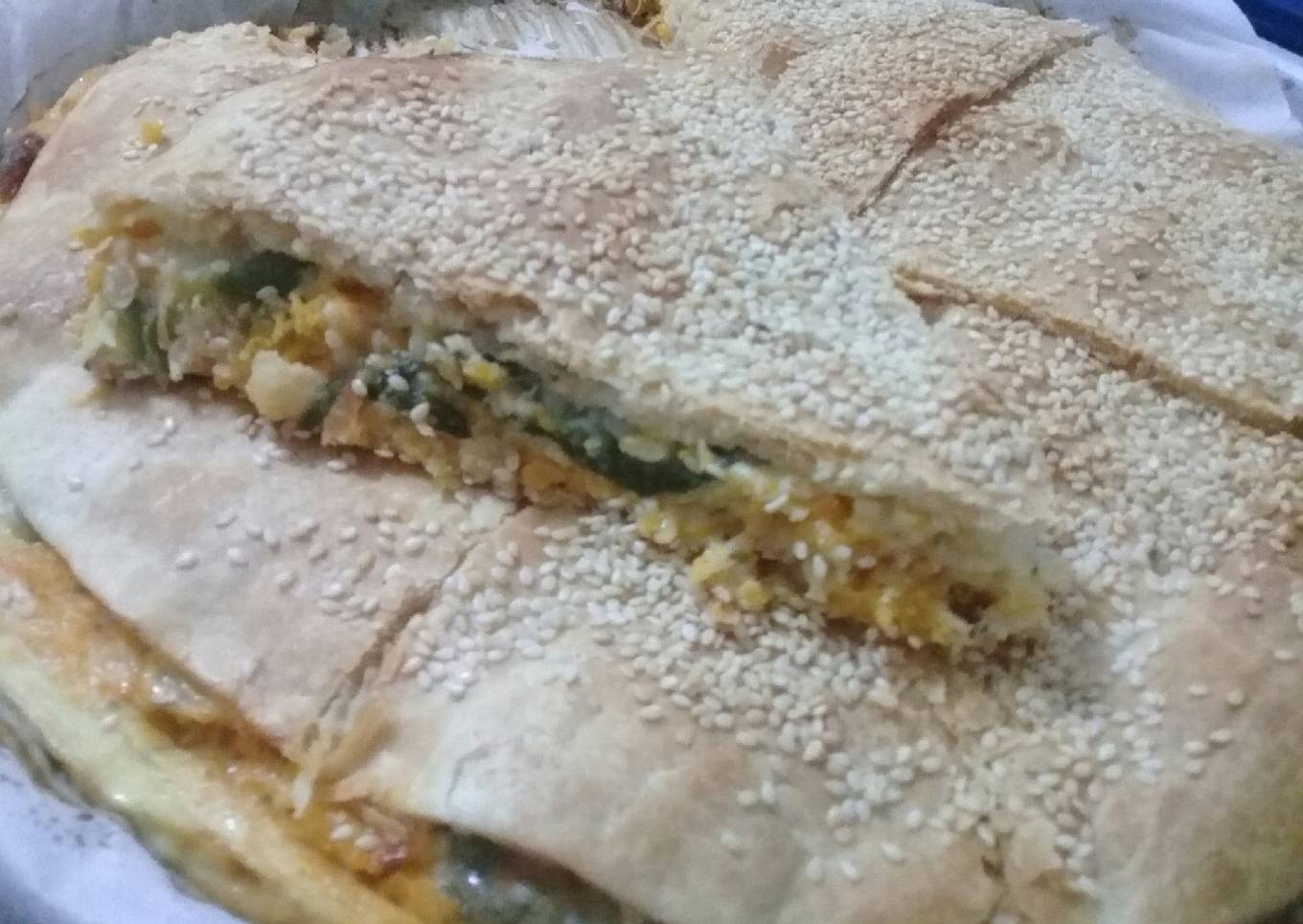 Tarta con pascualinas rellena con calabaza queso y zapallito