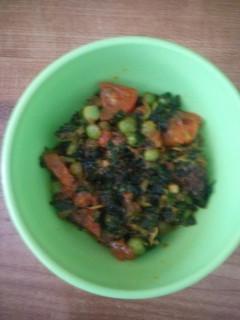 મેથી ટામેટા વટાણા નું શાક (methi tameta vatana Sabji recipe in Gujarati) રેસીપી મુખ્ય ફોટો
