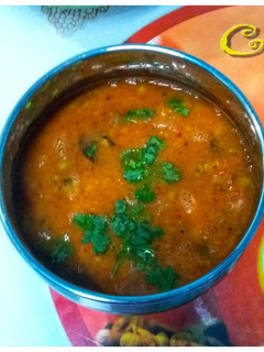 அரைத்து விட்ட பச்சை பட்டாணி குழம்பு (Araithu vitta pachai pattani kulambu recipe in tamil) செய்முறை முக்கிய புகைப்படம்