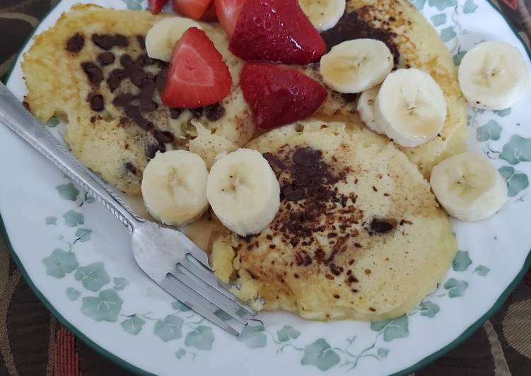 Chocolate Chip Pancakes With Fruit