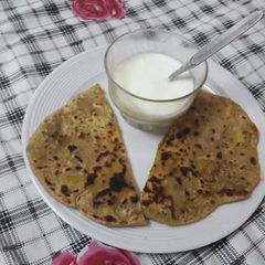 A picture of Leftover dry aloo matar ki sabzi ka Parantha.