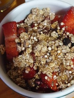 Una foto de Porridge de fresas🍓