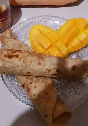 A picture of Plain paratha with mango.