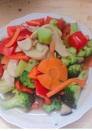 A picture of Stir fried vegetable in season (vegan food).