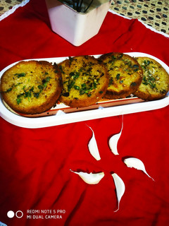 A picture of Garlic Bread.