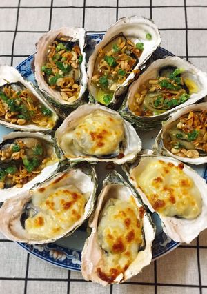 Hình của món Hàu nướng mỡ hành và hàu nướng phô mai.