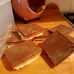 A picture of Millionaire shortbread.
