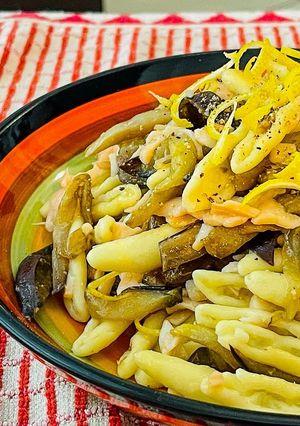 Foto di Cavatoni con salmone affumicato e melanzane