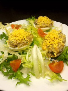 Una foto de Huevos rellenos con bechamel de champiñones