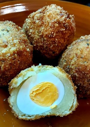 Rántott tojás krumplipüré köntösben recept fotója